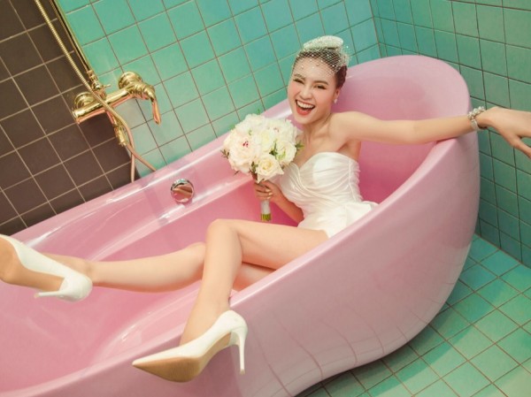Vừa trở về từ đám cưới Nhi - Thắng, Lan Ngọc tung ngay bộ ảnh cô dâu siêu xinh Vừa trở về từ đám cưới Nhi - Thắng, Lan Ngọc tung ngay bộ ảnh cô dâu siêu xinh