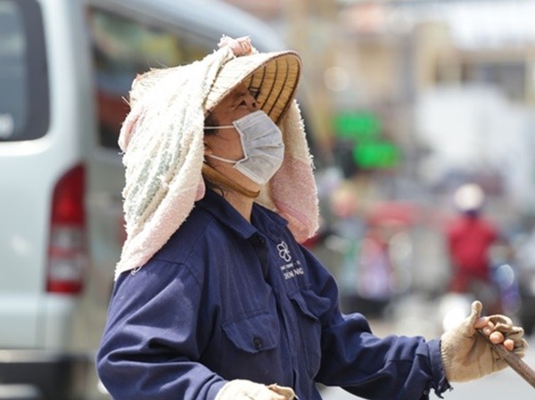 Hà Nội đang đối mặt với ô nhiễm nghiêm trọng: người dân than khó thở Hà Nội đang đối mặt với ô nhiễm nghiêm trọng: người dân than khó thở