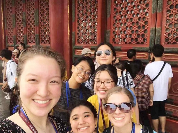 Những ngày may mắn “sống sót” giữa tập thể toàn “siêu anh hùng” của tớ Những ngày may mắn “sống sót” giữa tập thể toàn “siêu anh hùng” của tớ