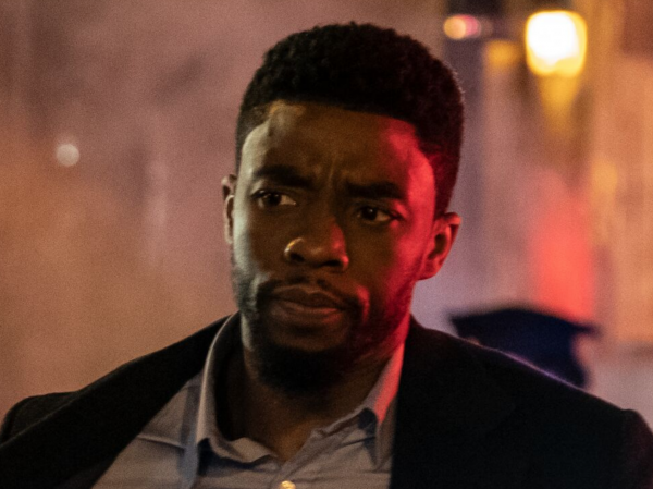 Chadwick Boseman phong toả 21 cây cầu bằng thần thái của Chadwick Boseman phong toả 21 cây cầu bằng thần thái của "vua báo đen" Black Panther