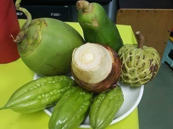Mùa thi đang cận kề, hội teen chuẩn bị mâm ngũ quả với ước nguyện Mùa thi đang cận kề, hội teen chuẩn bị mâm ngũ quả với ước nguyện "cầu vừa đủ qua môn"