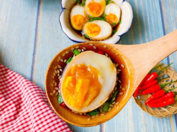 Trứng gà ngâm nước tương đưa cơm ngày trời chuyển lạnh Trứng gà ngâm nước tương đưa cơm ngày trời chuyển lạnh