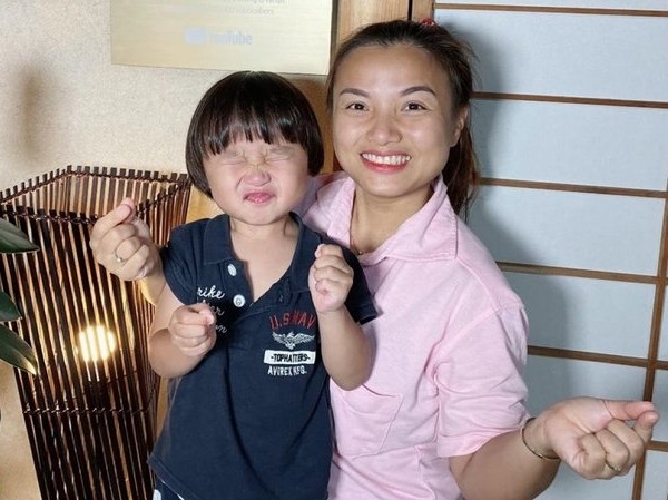 Quỳnh Trần JP nhận Quỳnh Trần JP nhận "án phạt" từ YouTube, bé Sa từ nay sẽ không còn xuất hiện trong mỗi video?