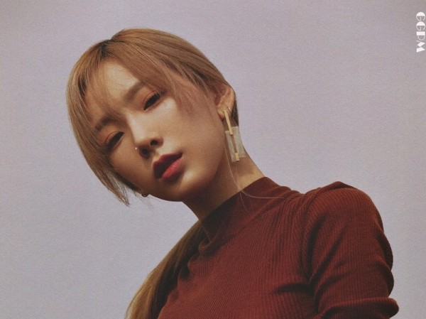 Fan xúc động nghẹn ngào trước tâm thư viết tay của Taeyeon trong concert riêng Fan xúc động nghẹn ngào trước tâm thư viết tay của Taeyeon trong concert riêng