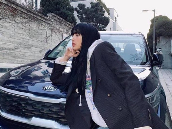 Đâu có ngờ Lisa phiên bản tóc đen lại đẹp bí ẩn và cuốn hút thế này Đâu có ngờ Lisa phiên bản tóc đen lại đẹp bí ẩn và cuốn hút thế này