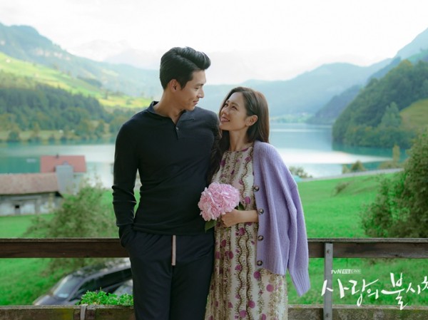 Nghi án Nghi án "phim giả tình thật" từ bộ ảnh mới cực kỳ ngọt ngào của Hyun Bin và Son Ye Jin
