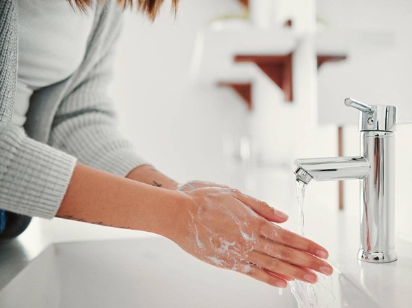 Nước rửa tay khô có diệt được virus corona không, và tại sao xà phòng lại tốt hơn? Nước rửa tay khô có diệt được virus corona không, và tại sao xà phòng lại tốt hơn?