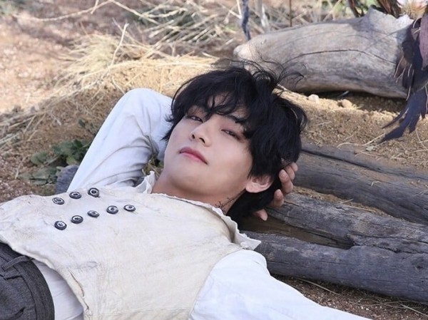 SỐC: OST “Sweet Night” mà V (BTS) hát trong “Itaewon Class” là một ca khúc tiếng Anh SỐC: OST “Sweet Night” mà V (BTS) hát trong “Itaewon Class” là một ca khúc tiếng Anh