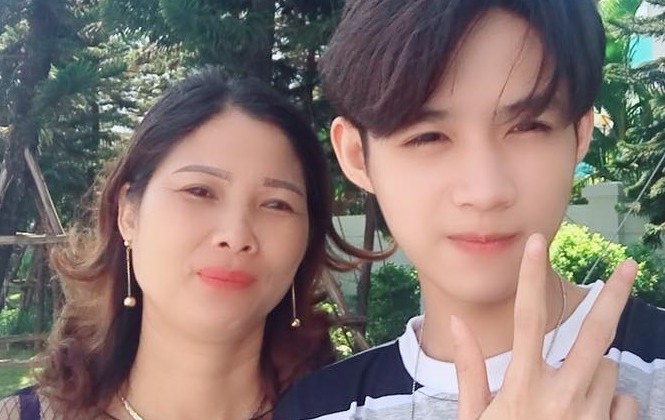 Xuất hiện 7 giây trên truyền hình, cậu bạn 2K bất ngờ nổi tiếng vì quá điển trai! Xuất hiện 7 giây trên truyền hình, cậu bạn 2K bất ngờ nổi tiếng vì quá điển trai!