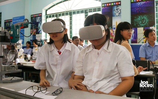 TPHCM: Teen Lê Quý Đôn khoe sự “quý tộc” với công nghệ thực tế ảo trong lớp học TPHCM: Teen Lê Quý Đôn khoe sự “quý tộc” với công nghệ thực tế ảo trong lớp học