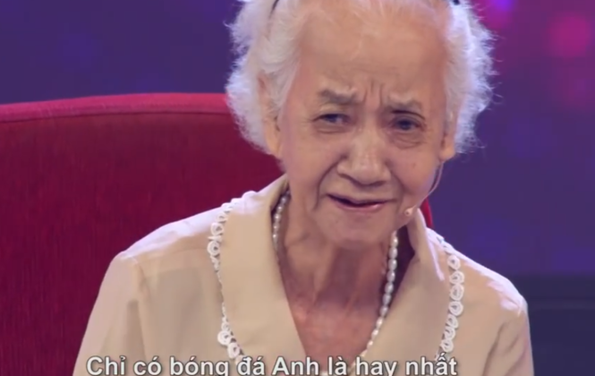 Cụ bà gây Cụ bà gây "bão" MXH khi đọc vanh vách tên các đội bóng thế giới, là fan ruột M.U