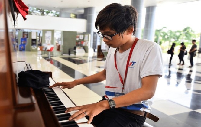 Khi trường Đại học mua võng, sắm đàn piano phục vụ sinh viên Khi trường Đại học mua võng, sắm đàn piano phục vụ sinh viên