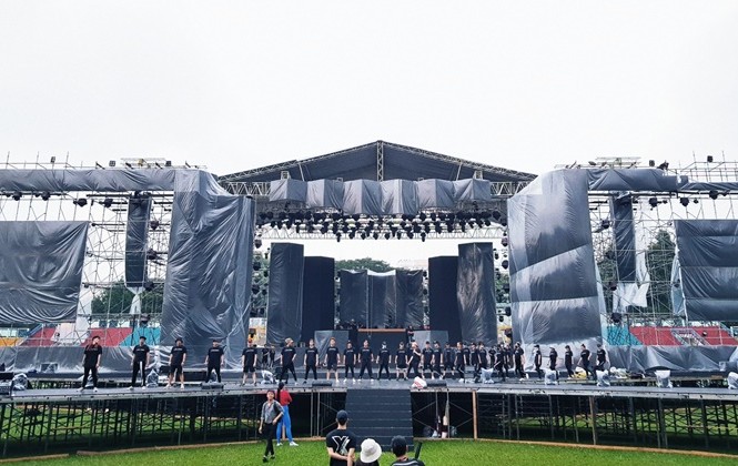 Lộ diện sân khấu liveshow kỷ niệm 10 năm ca hát của Đông Nhi Lộ diện sân khấu liveshow kỷ niệm 10 năm ca hát của Đông Nhi