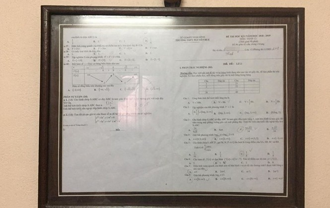 Lần đầu được 5,2 điểm thi môn Toán, nữ sinh liền đóng khung để kỉ niệm Lần đầu được 5,2 điểm thi môn Toán, nữ sinh liền đóng khung để kỉ niệm "thành tích đáng tự hào"