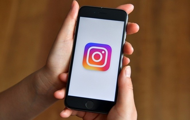 Thay đổi cách lướt feed trong đêm, đâu là lý do khiến Instagram trả về cách dùng cũ? Thay đổi cách lướt feed trong đêm, đâu là lý do khiến Instagram trả về cách dùng cũ?