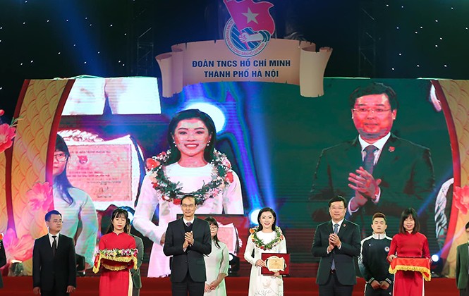 Tuyên dương 10 gương mặt trẻ tiêu biểu thủ đô năm 2018 Tuyên dương 10 gương mặt trẻ tiêu biểu thủ đô năm 2018