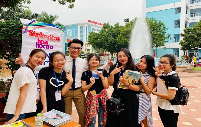 Một ngày làm sinh viên Đại học Sao Đỏ Một ngày làm sinh viên Đại học Sao Đỏ