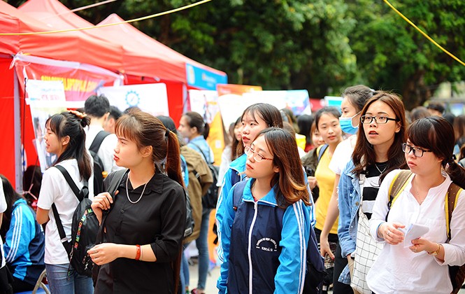 Cầu nối nhân lực cho sinh viên khối ngành kinh tế Cầu nối nhân lực cho sinh viên khối ngành kinh tế