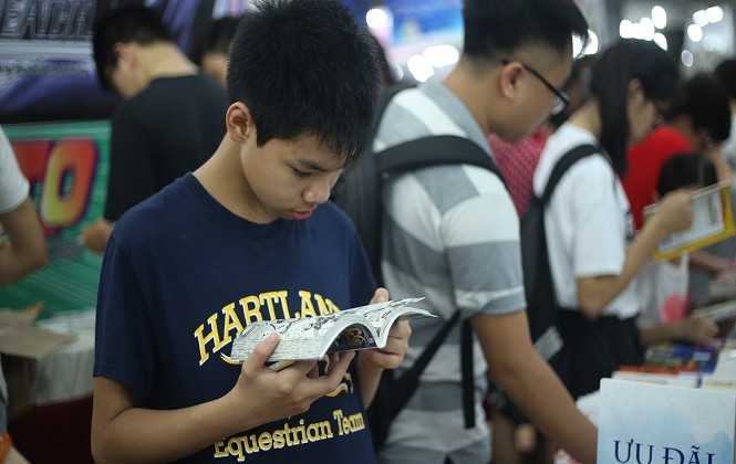 Hội sách 2019: Nắng nóng không ngăn người đọc đến với sách Hội sách 2019: Nắng nóng không ngăn người đọc đến với sách