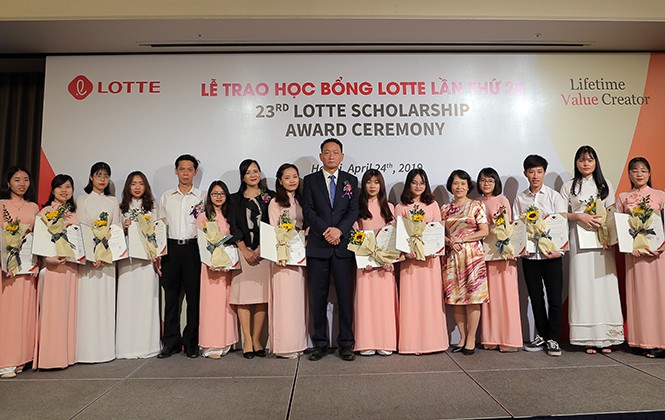 80 sinh viên được trao học bổng Lotte năm 2019 80 sinh viên được trao học bổng Lotte năm 2019