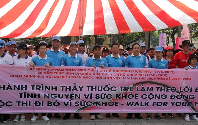 Hàng nghìn thầy thuốc trẻ tình nguyện vì một Việt Nam khoẻ mạnh Hàng nghìn thầy thuốc trẻ tình nguyện vì một Việt Nam khoẻ mạnh