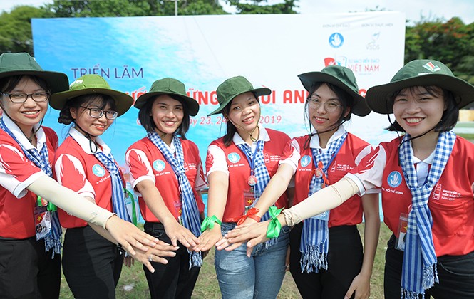 Khai mạc triển lãm ảnh Khai mạc triển lãm ảnh"Tiếp bước những người anh hùng"