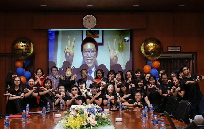 Đại học trực tuyến FUNiX trao bằng tốt nghiệp cho sinh viên đầu tiên Đại học trực tuyến FUNiX trao bằng tốt nghiệp cho sinh viên đầu tiên