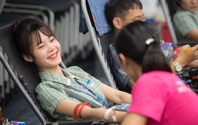 Hàng ngàn công nhân hiến máu tình nguyện Hàng ngàn công nhân hiến máu tình nguyện