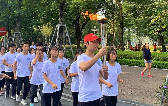 Bạn trẻ Hà Nội hào hứng tham gia ‘Thử thách 4h30 sáng’ Bạn trẻ Hà Nội hào hứng tham gia ‘Thử thách 4h30 sáng’