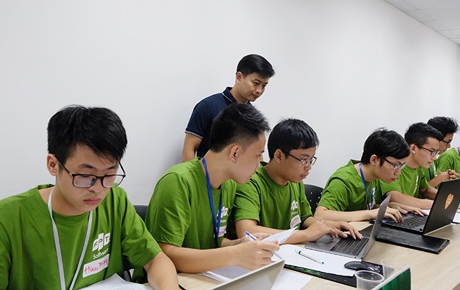 Sinh viên công nghệ cả nước so tài lập trình tại Code War 2019 Sinh viên công nghệ cả nước so tài lập trình tại Code War 2019