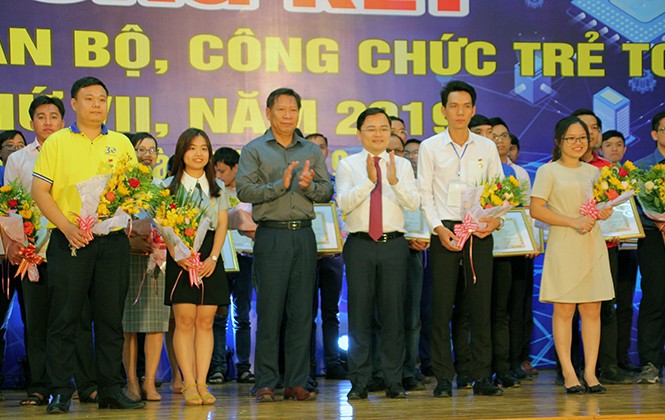 Trao giải thi Tin học cán bộ trẻ toàn quốc năm 2019 Trao giải thi Tin học cán bộ trẻ toàn quốc năm 2019