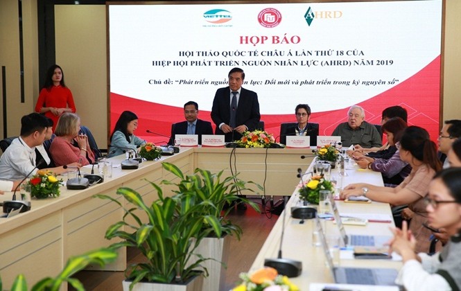 Phát triển nguồn nhân lực trong kỷ nguyên số Phát triển nguồn nhân lực trong kỷ nguyên số