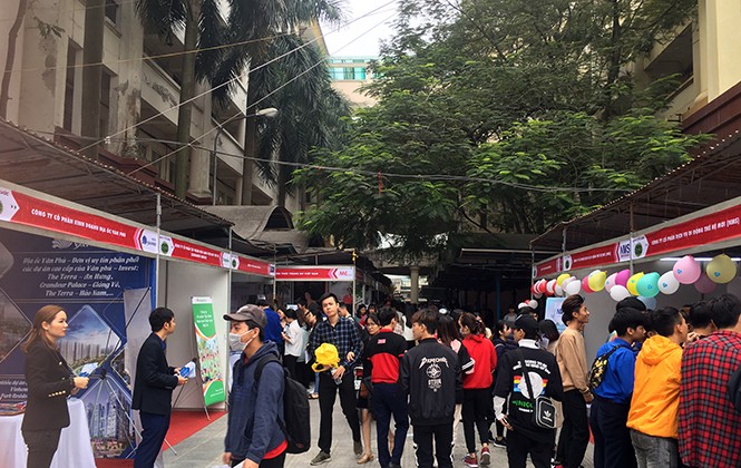 Ngày hội việc làm HUBT - Sinh viên với thị trường lao động Ngày hội việc làm HUBT - Sinh viên với thị trường lao động