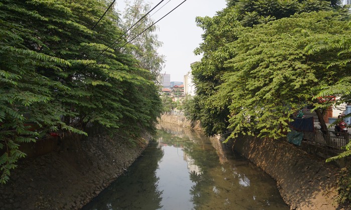 Hà Nội: Người dân ven Sông Lừ khốn khổ vì dự án xử lý nước thải tạm dừng 