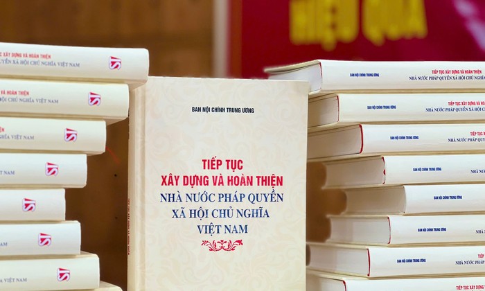 Ra mắt sách 'Tiếp tục xây dựng và hoàn thiện Nhà nước pháp quyền xã hội chủ nghĩa Việt Nam’