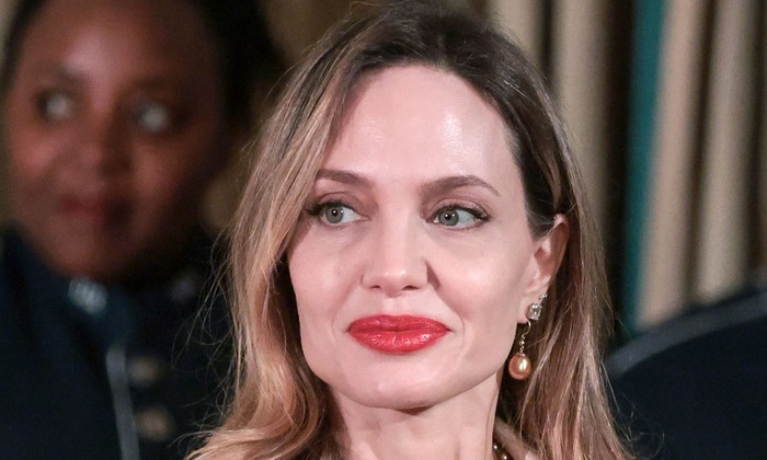 Angelina Jolie chỉ trích Brad Pitt