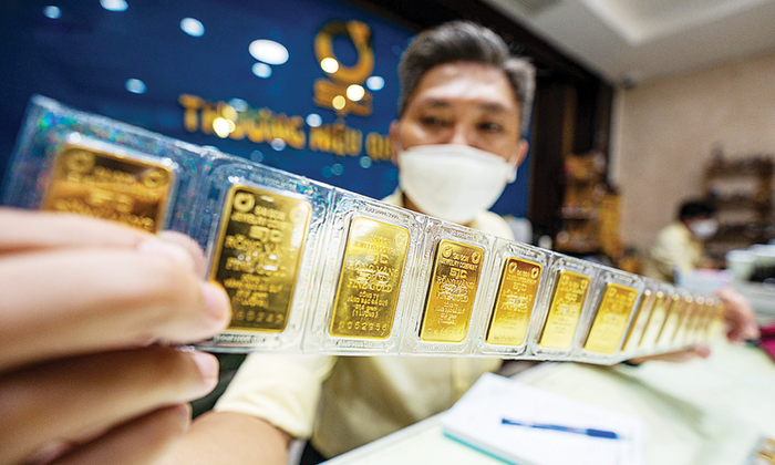 Điều chỉnh chênh lệch giá vàng trong nước và thế giới: Đấu thầu hay nhập khẩu vàng? 