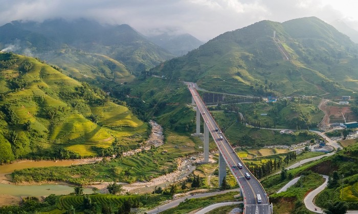 Tạm dừng thu phí BOT đường nối cao tốc Nội Bài - Lào Cai đi Sa Pa