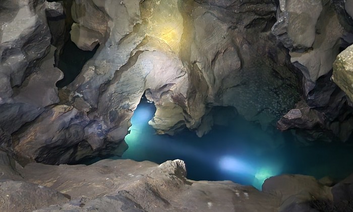 Khám phá hang động mới được phát hiện có thạch nhũ siêu đẹp ở Thanh Hóa
