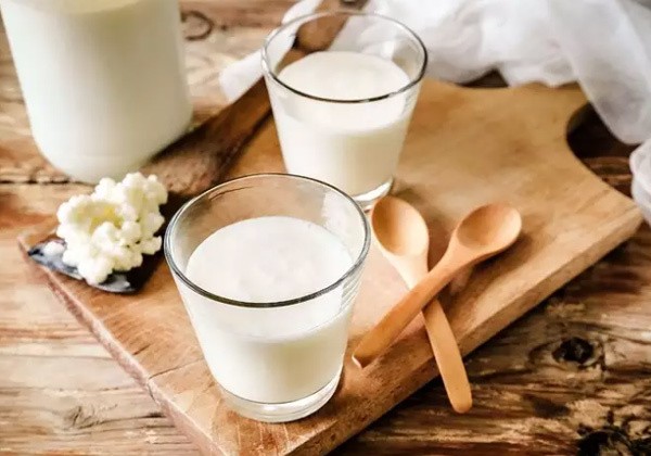 Những người này uống sữa vào buổi sáng như 'uống thuộc độc', nên tránh tuyệt đối