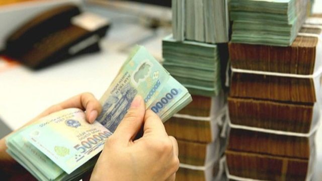 Bình ổn giá cả, tránh tình trạng tăng lương không theo kịp lạm phát 