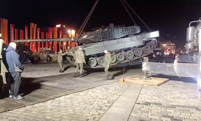 Nga đưa xe tăng Đức thu được ở Ukraine về Mátxcơva