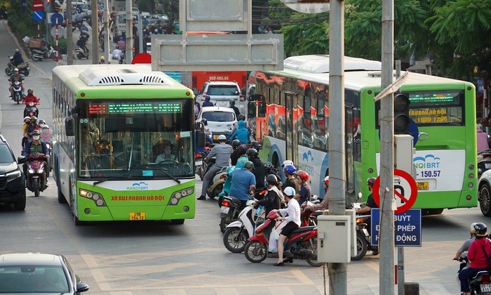 Tuyến buýt nhanh BRT hoạt động ra sao trước khi được Hà Nội đề xuất thay bằng đường sắt đô thị?