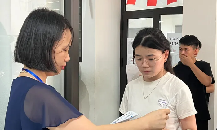 Gần 1,15 triệu sỹ tử vượt vũ môn: Trực tiếp đề thi, giải đề Ngữ Văn 