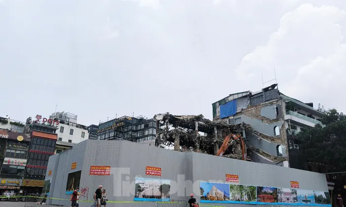 Hoàn thành phá dỡ tòa nhà Hàm cá mập trong 5 ngày tới