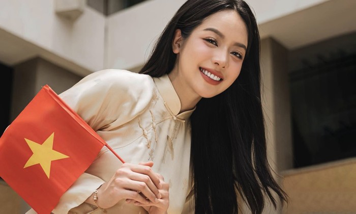 Dàn hoa hậu mặc áo dài hướng về đại lễ 30/4