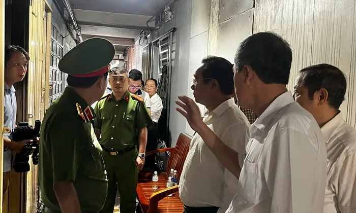 Chủ tịch TPHCM Nguyễn Văn Được xuống hiện trường vụ cháy 8 người chết 