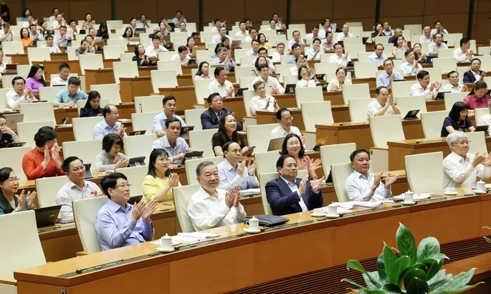 Quốc hội thảo luận về phát triển kinh tế xã hội cùng nhiều nội dung quan trọng khác