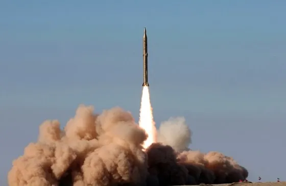 Iran bắt đầu tấn công tên lửa Israel