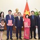 Bộ trưởng Ngoại giao Bùi Thanh Sơn bổ nhiệm hai Tổng Lãnh sự Việt Nam ở nước ngoài